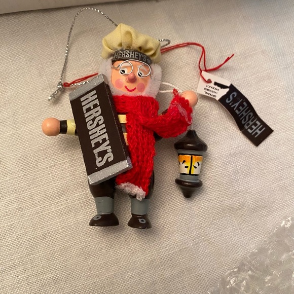 Vintage’97 Hershey Collectibles - Picture 7 of 8